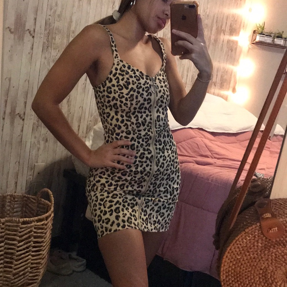 🦋cheetah print zipper front mini dress🦋